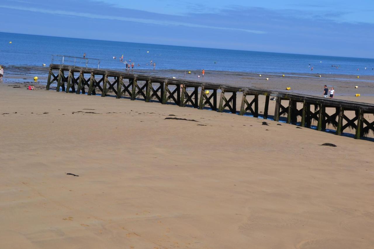 Gite "Au P'Tit Tourois" De Plain-Pied Tout Confort Avec Veranda Proche D'Omaha Beach Et De Bayeux Accueillant Les Animaux Εξωτερικό φωτογραφία